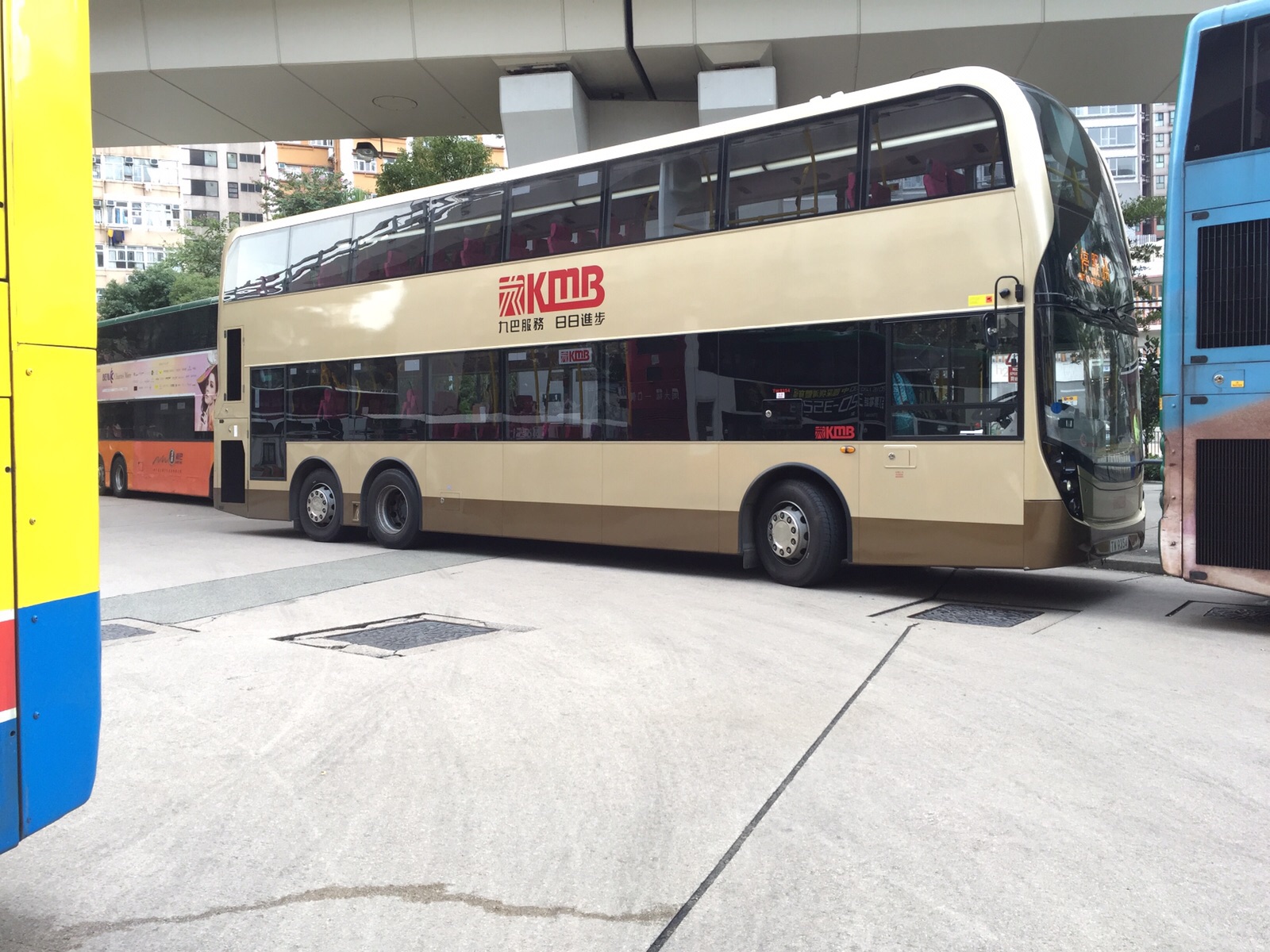 車輛原本停埋一邊，車長正stand by等order