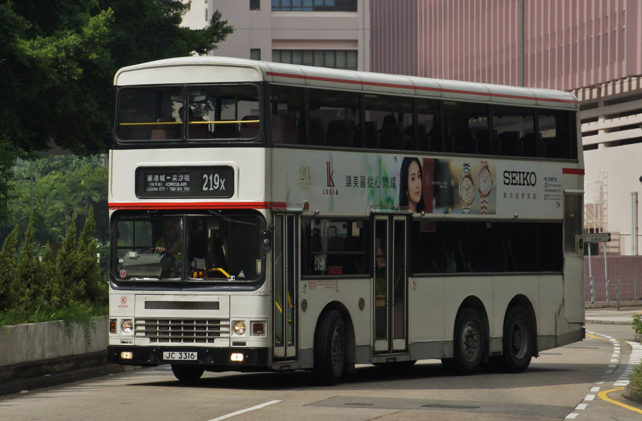 JC3316@219X.jpg