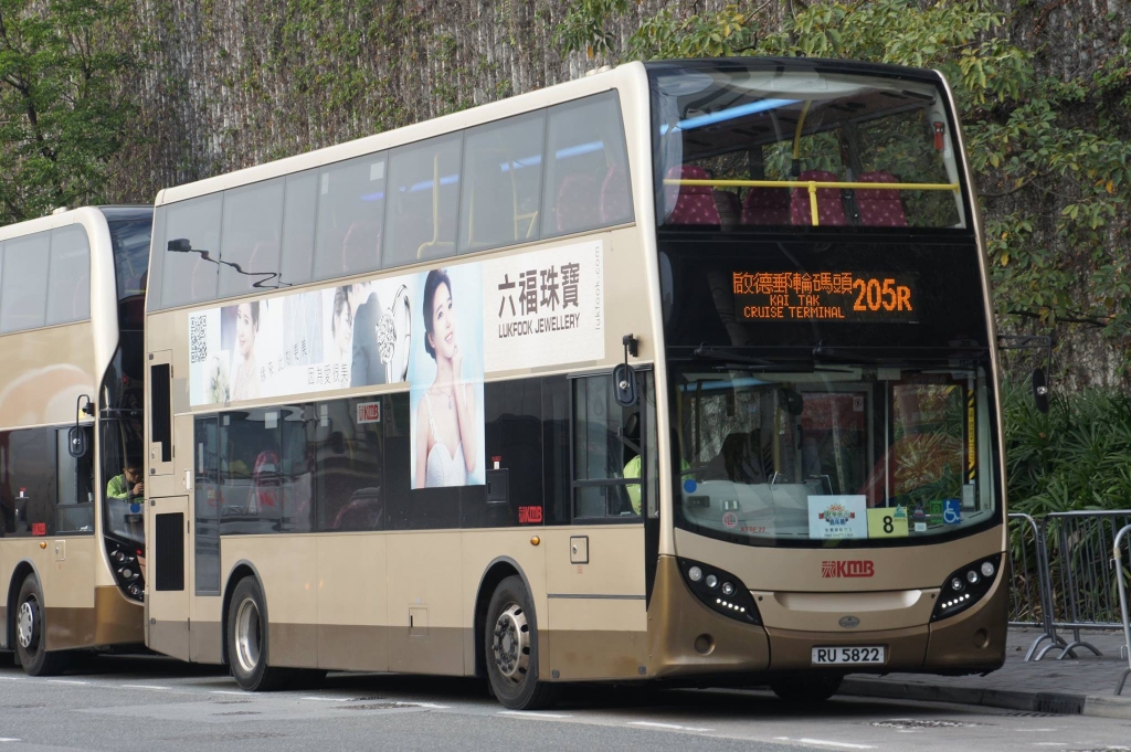 RU5822@205R.jpg