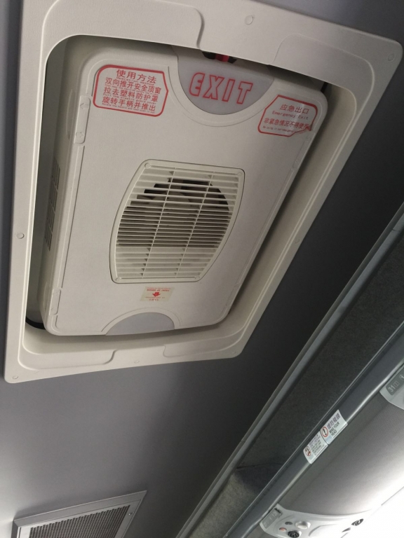 不愧係assembled in China, 原裝告示都用簡體字 
