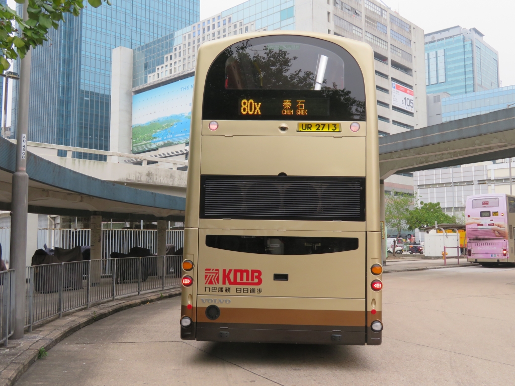 車身右下角....