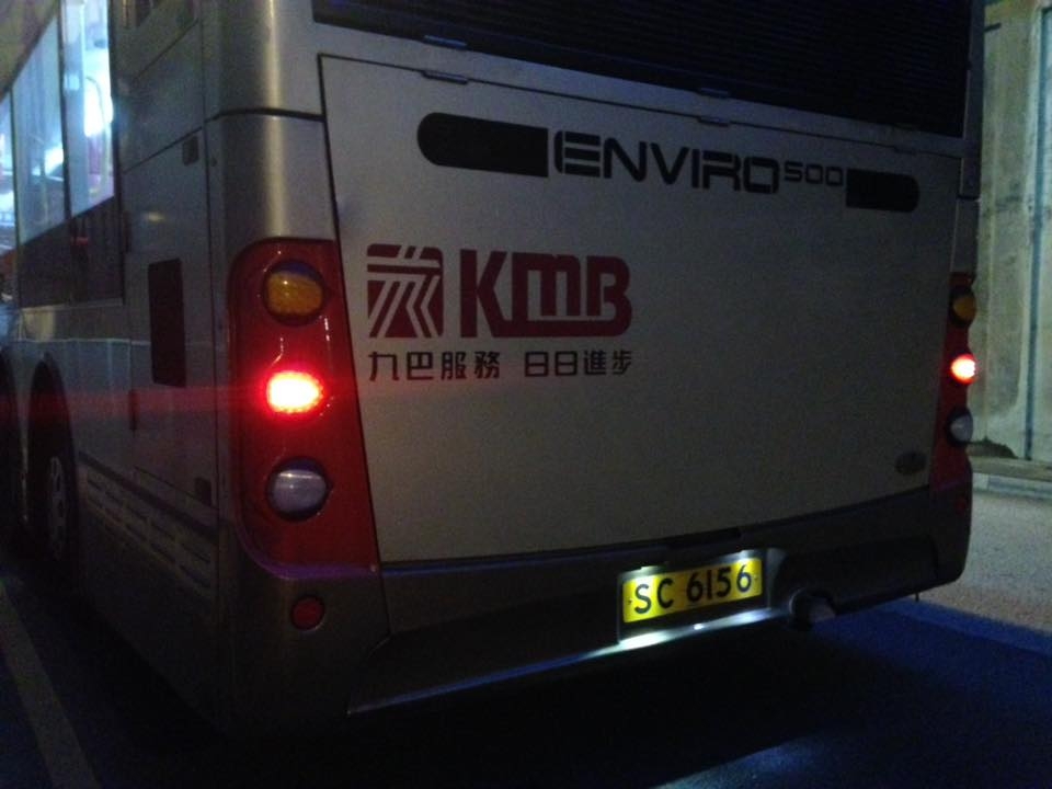 九巴撞狗02.jpg
