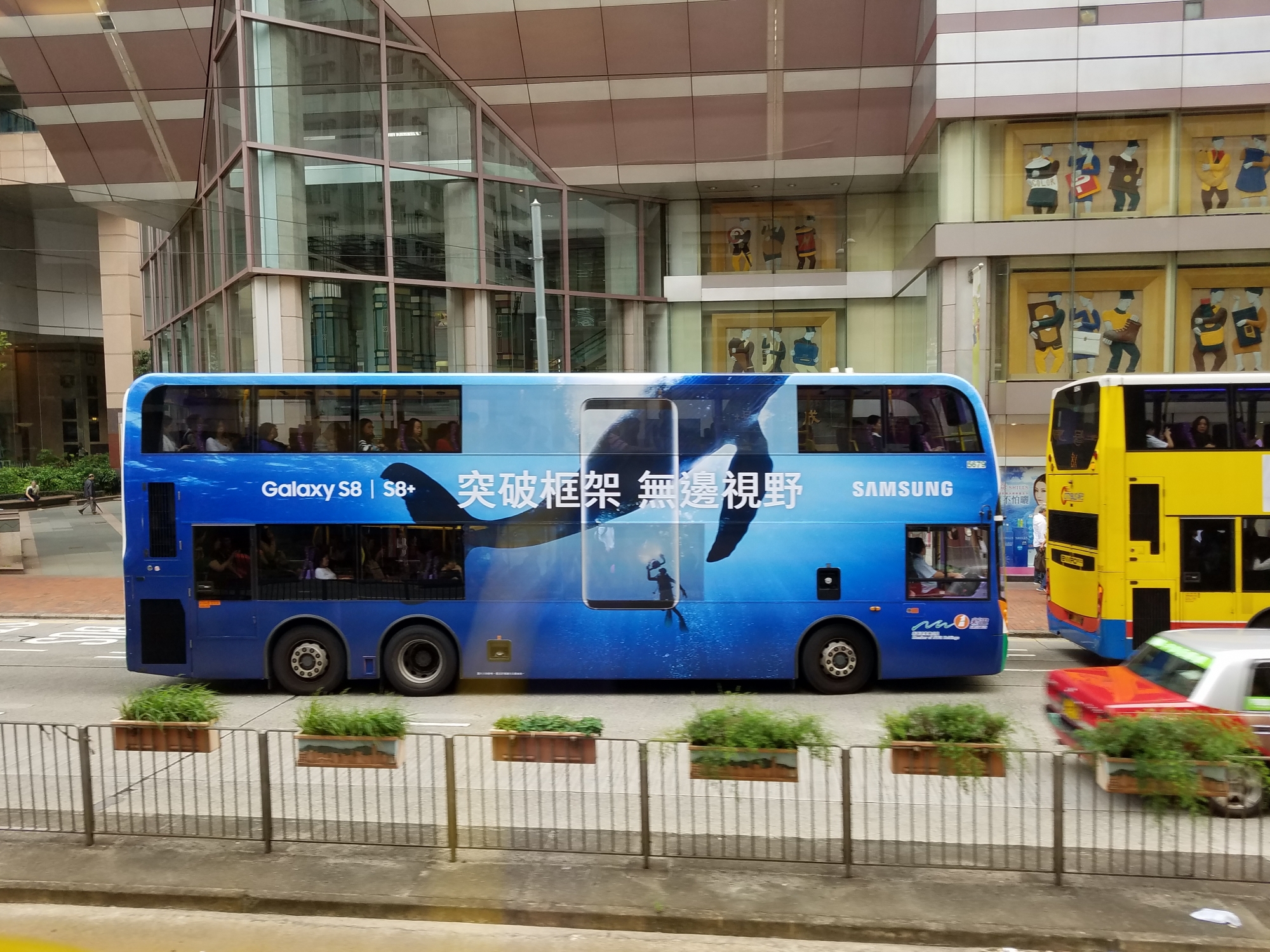 新巴唔晌12.8m車身上呢個係明智