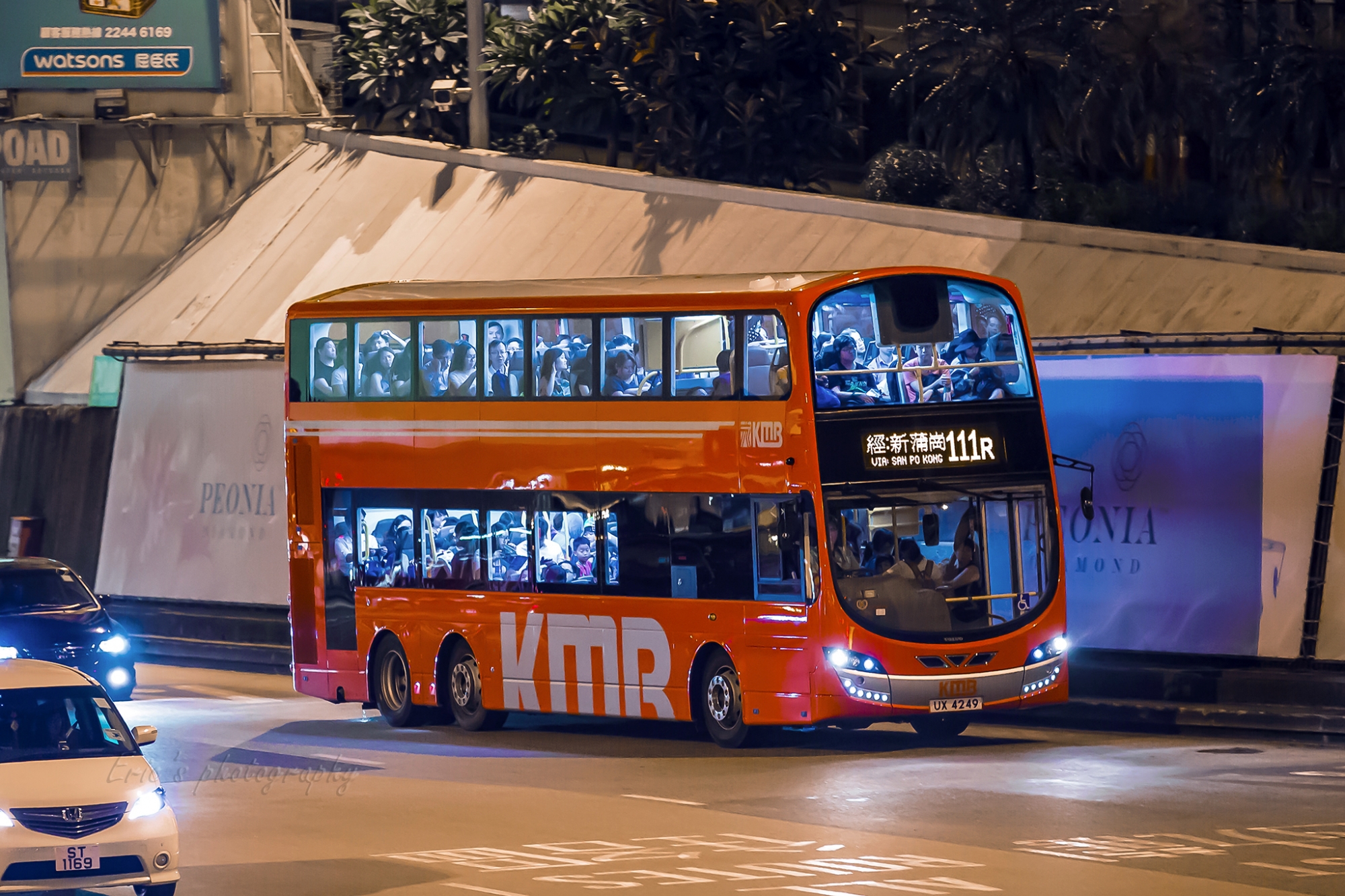 UX4249@111R.jpg
