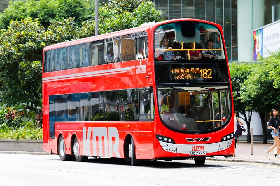UX7270 681 3.jpg