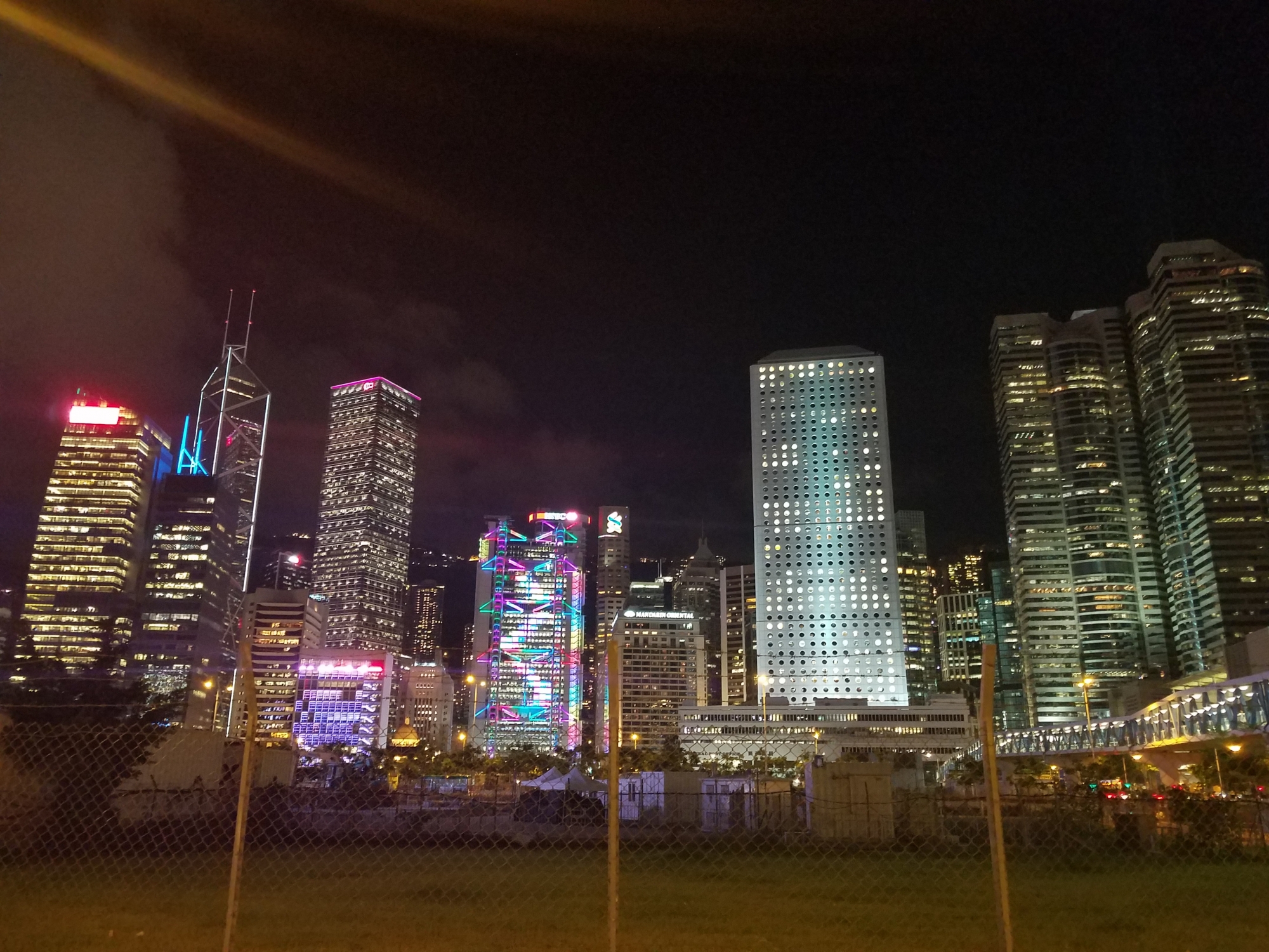 中途站: 中環摩天輪; 如8pm前到達可以睇到幻綵詠香江大廈燈光匯演