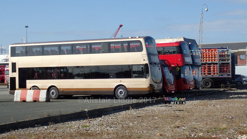 KMB and London bus (2).jpg