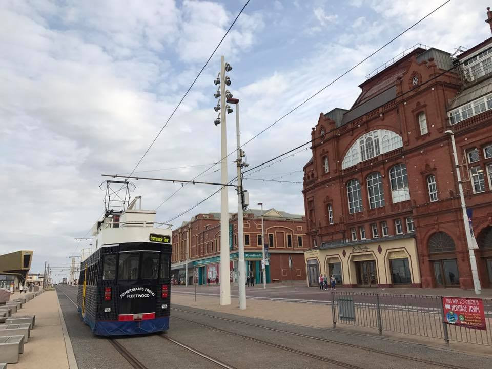 Blackpool tram 17.jpg