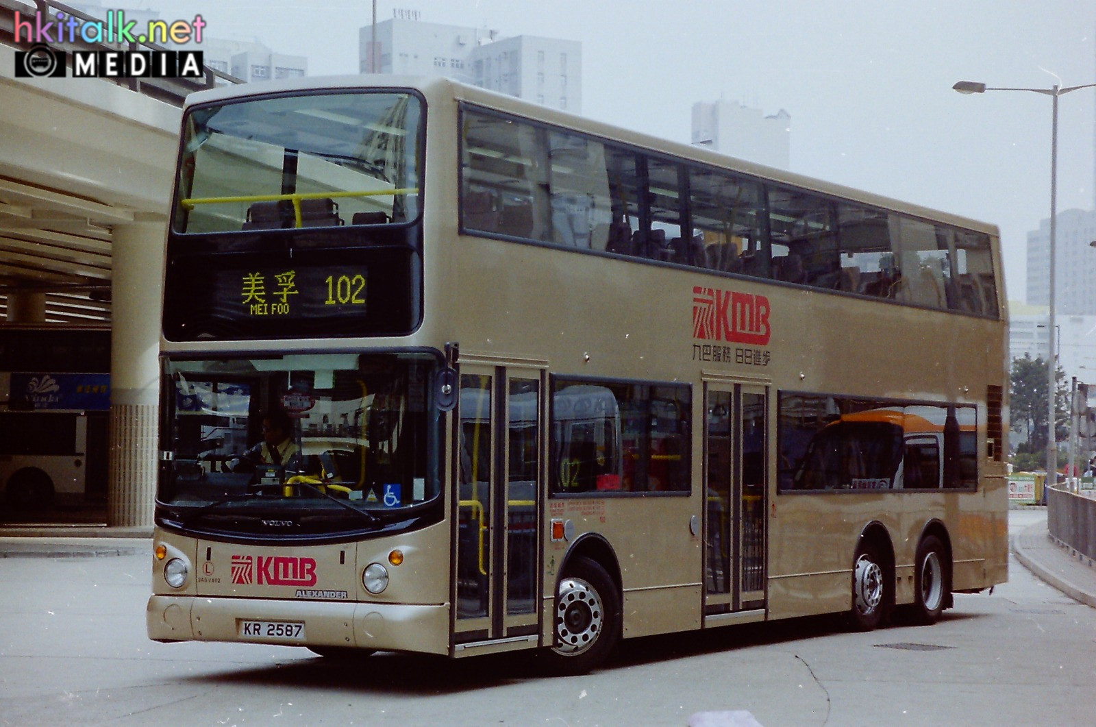KR2587@102.jpg