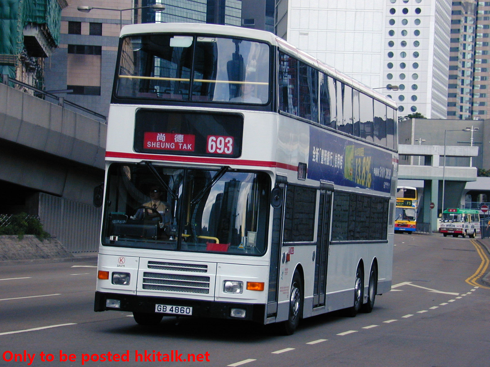 3AV011-04776-693.jpg