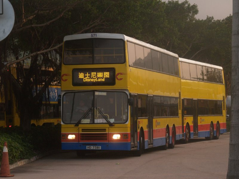 c_571@disney_shuttle_1_1.jpg