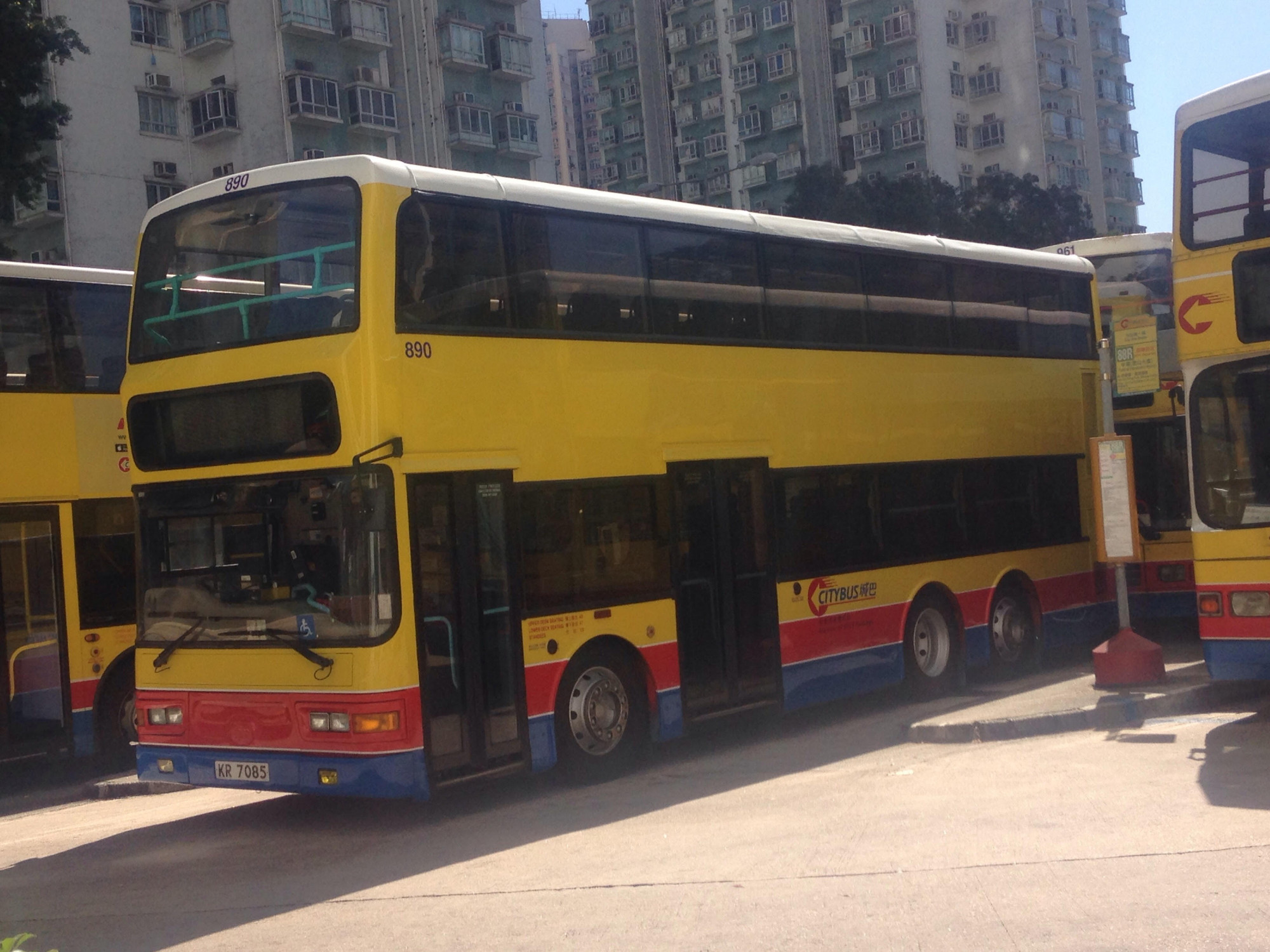 890.jpg