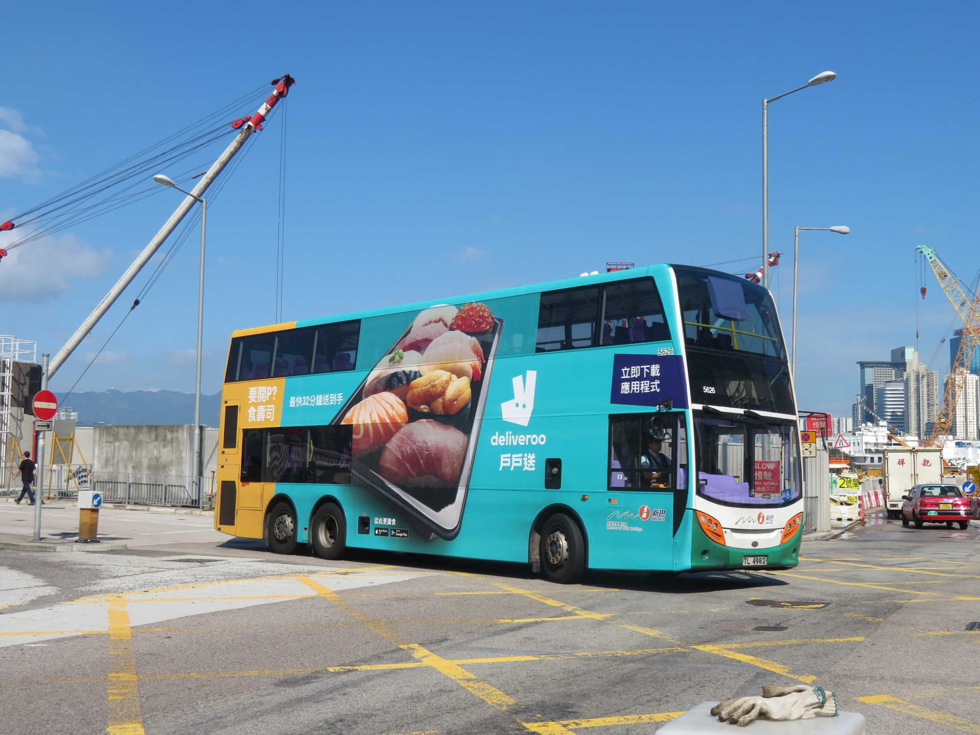 半廣版同全廣版嘅分別喺車尾