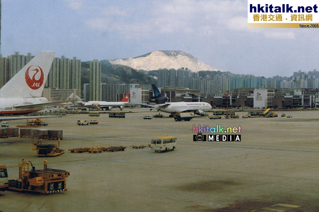 89 Kai Tak  Nov 1989.jpg