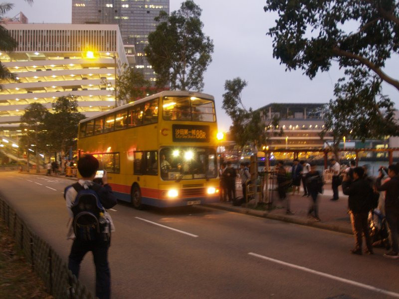 girlbus_farewell_1_1.jpg