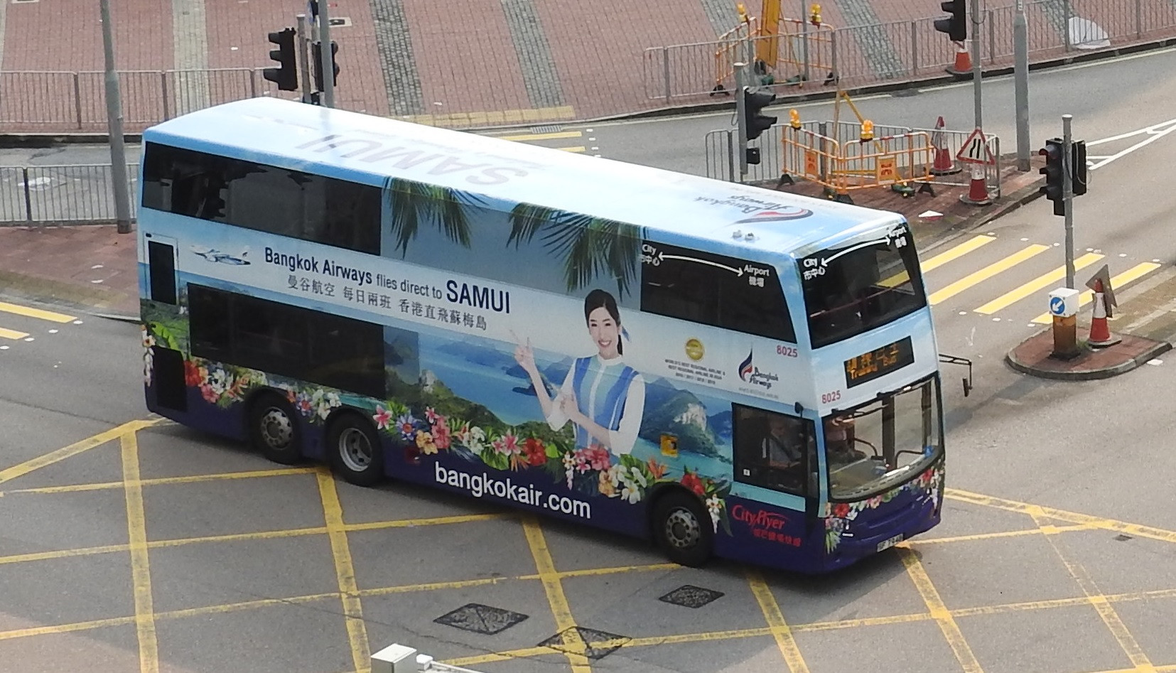 8025@TrainingBus_01.jpg