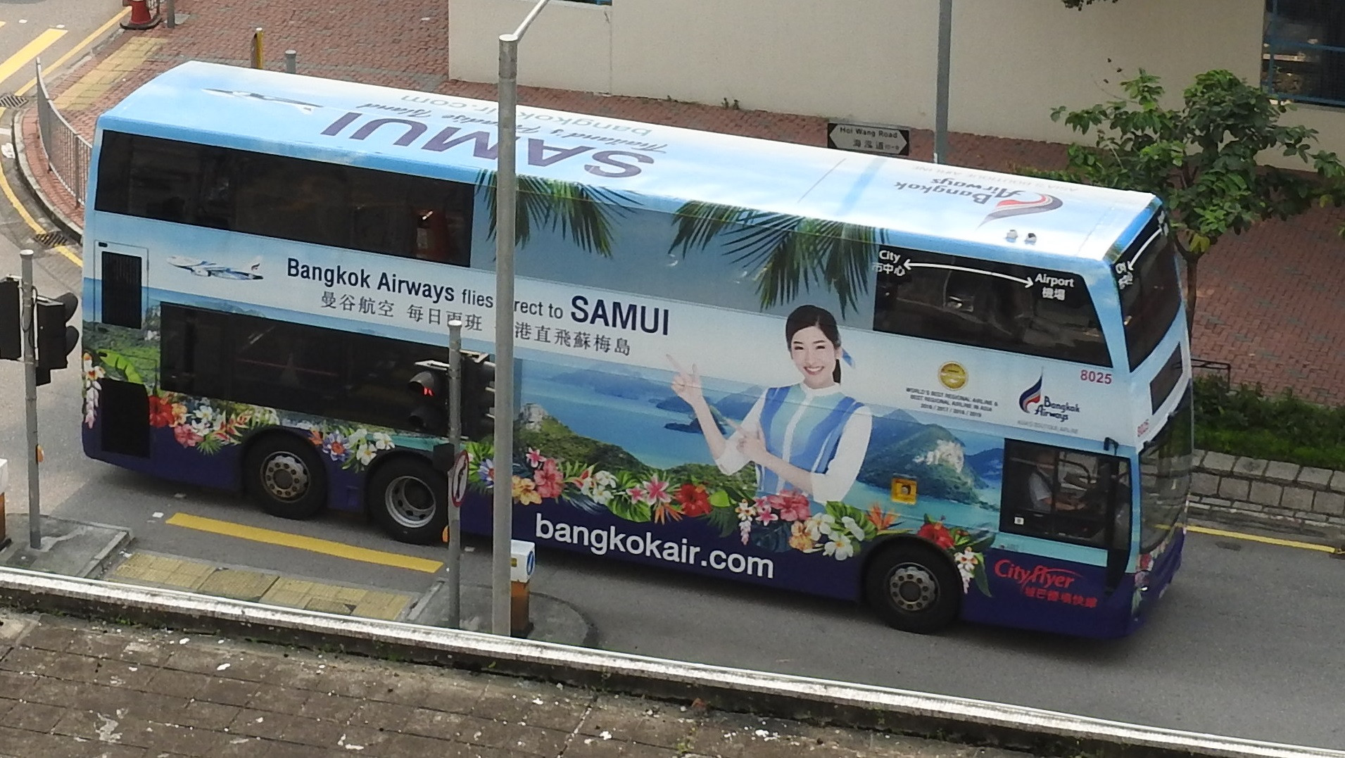 8025@TrainingBus_02.jpg