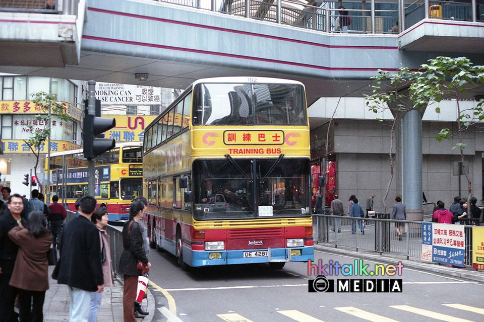 102 DE4281 Training bus..jpg