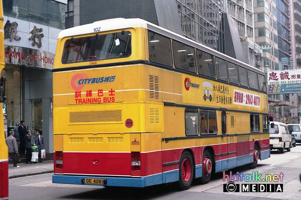 102 DE4281 Training bus.jpg