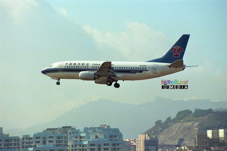 China Southern Boeing 737-300 B-2911.jpg