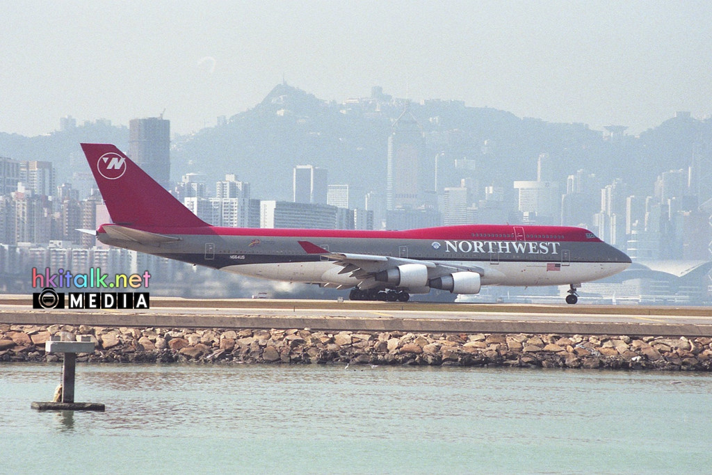 Northwest Boeing 747-451 (N664US).jpg
