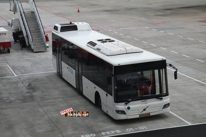 RU5549C 樟宜機場擺渡車 (2).JPG