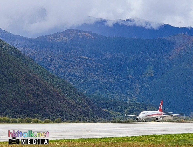 A319-133 B-6176 西藏林芝米林機場 (4).jpeg