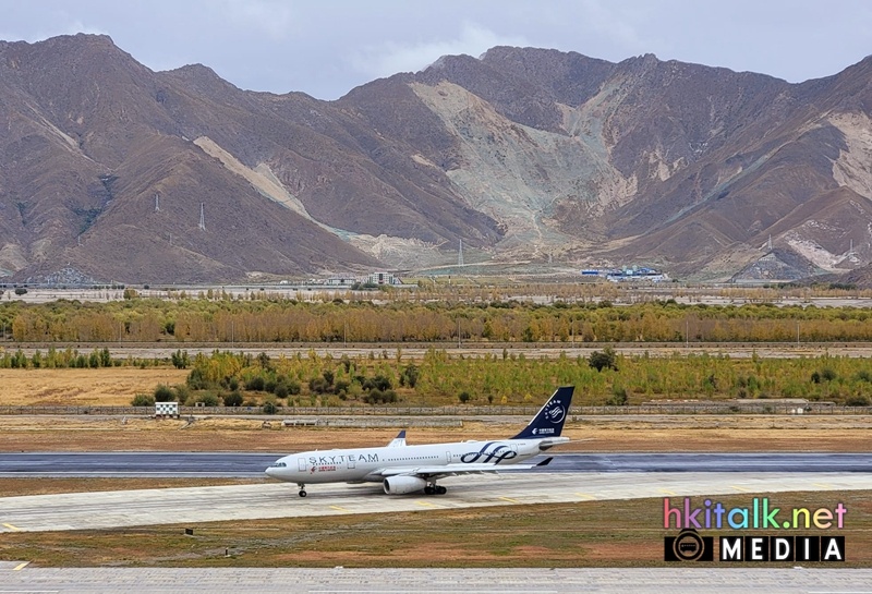 中國東方航空 Skyteam色 B-5908 Airbus A330-200西藏拉薩機場.jpeg