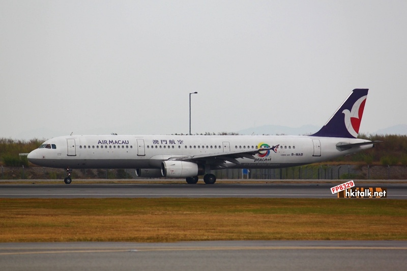 Air Macau B-MBA  Airbus A321-231.JPG
