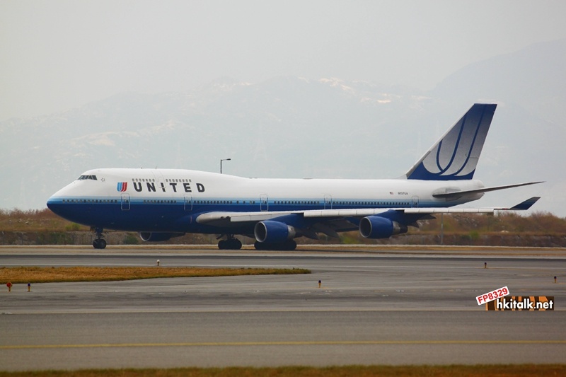 United Airlines N197UA  Boeing 747-422.JPG
