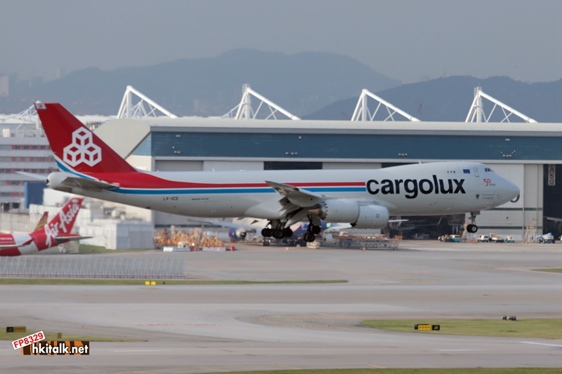 Cargolux LX-VCE  Boeing 747-8R7F.JPG
