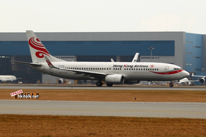 Hong Kong Airlines B-KBI  Boeing 737-800.JPG