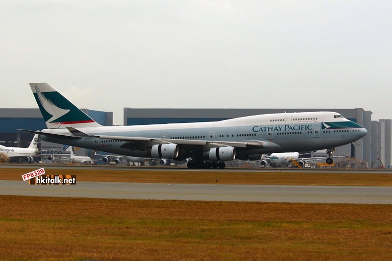 Cathay Pacific B-HOX  Boeing 747-467 (2).JPG