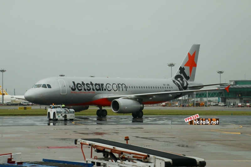 Jetstar Asia 9V-JSK - Airbus A320-232.JPG