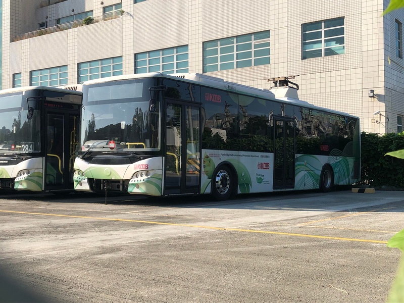 待出牌Volvo B8L與封車中的超級電容巴士 (8).jpg