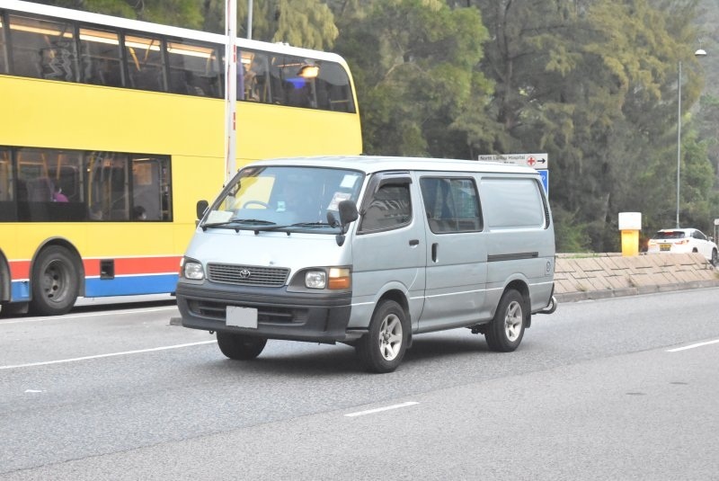 toyota_hiace_h100_3_1a.jpg