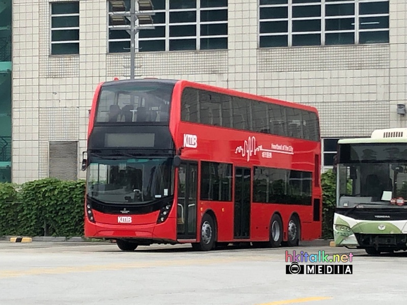 待出牌的E6M與青年超級電容巴士 (5).jpg