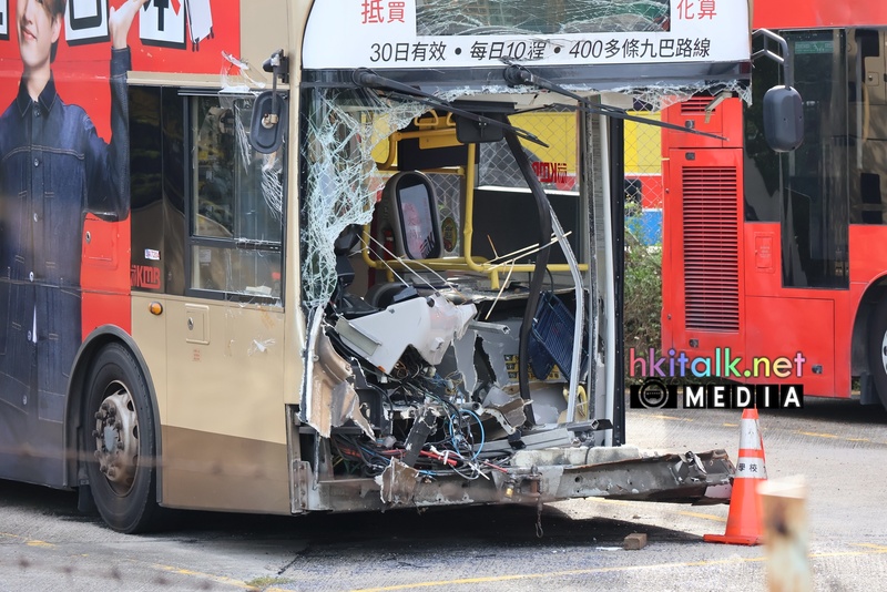 下層車頭嚴重損毀的ATENU963 (UA7204) (2).JPG