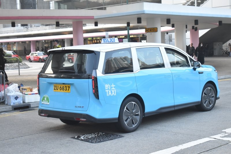 taxi_zu6837_2a_1.jpg