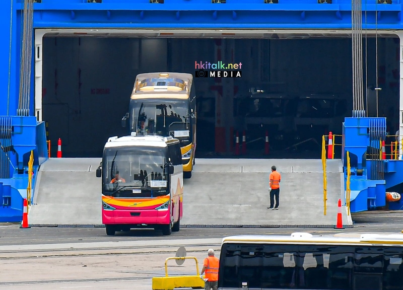 Volvo B11R (3).jpeg