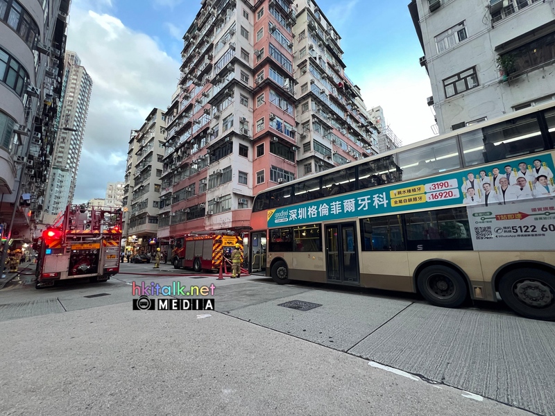被消防車「包圍」的87B (3).jpeg