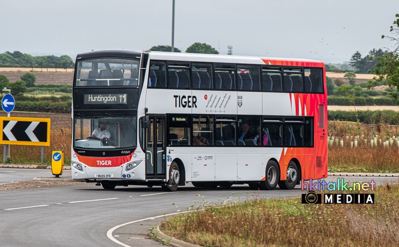 英國三軸Volvo B8L BU25ZFE.jpeg