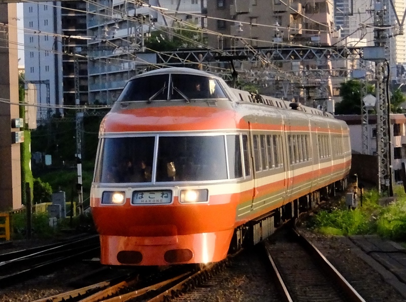 Odakyu 7004F.jpg