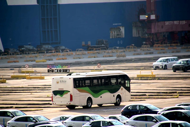 Volvo B8L (3).jpeg
