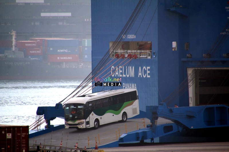 Volvo B8L (2).jpeg