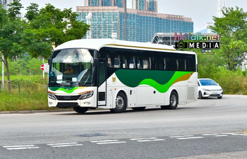 Volvo B8L 2 (2).jpeg