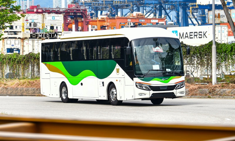 Volvo B8L 2 (1).jpeg