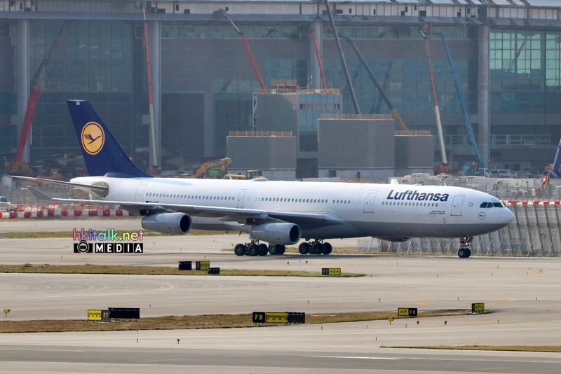 Lufthansa A340-300 (3).jpeg