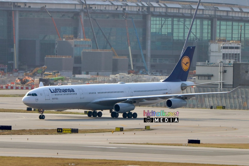 Lufthansa A340-300 (2).jpeg