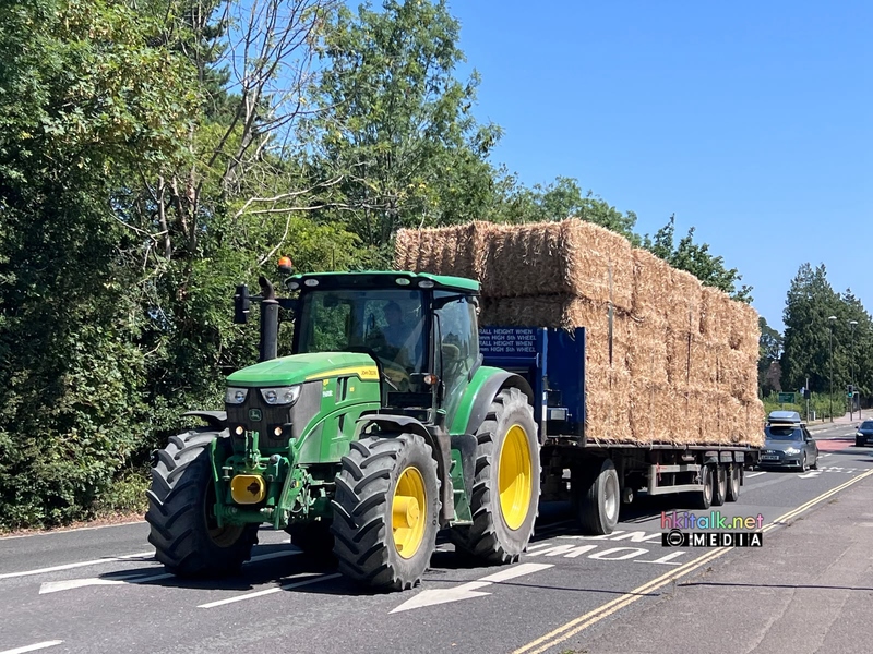 John Deere 6R 系列嘅拖拉機.jpeg